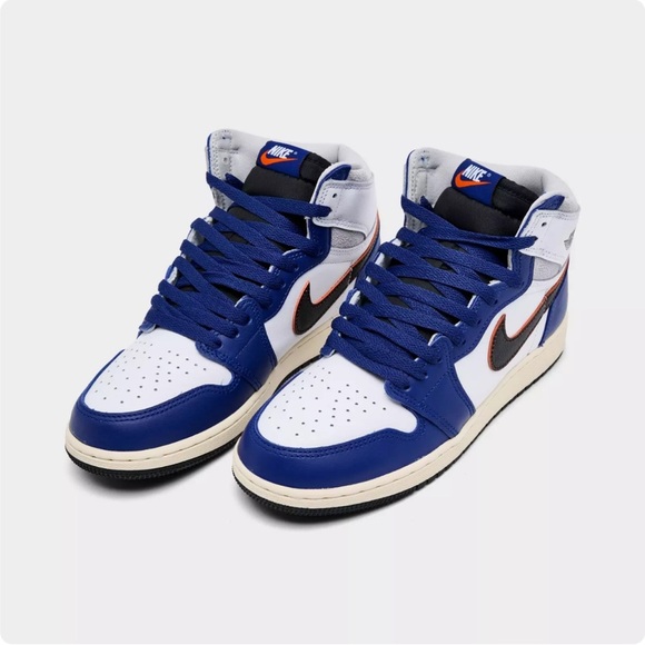 BIG KIDS' AIR JORDAN RETRO 1 HIGH OG CASUAL SHOES - Picture 2 of 9